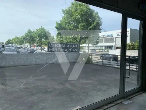 Tienda en venta en Ermesinde.