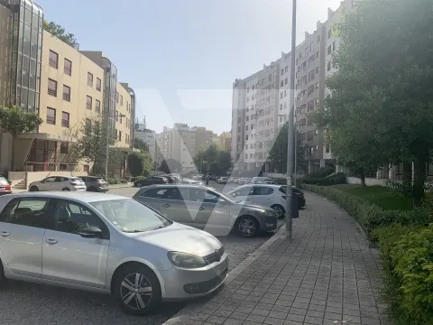 Loja / Escritório à Venda em Pinheiro Manso - Porto