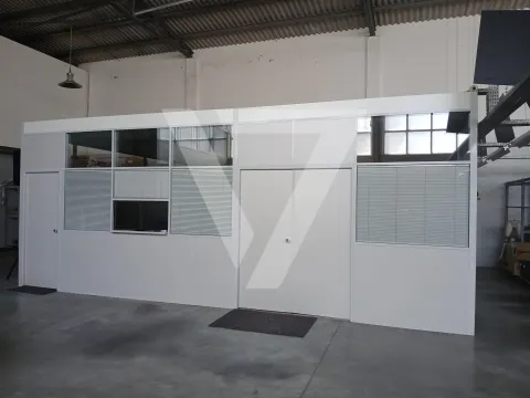 Armazém  Industrial à Venda em  Milherós - Maia.