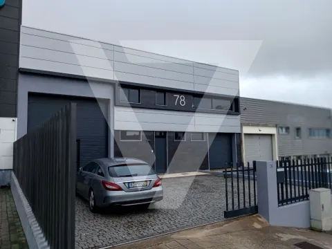Warehouse for Lease in the Industrial Zone of Alfena - Porto