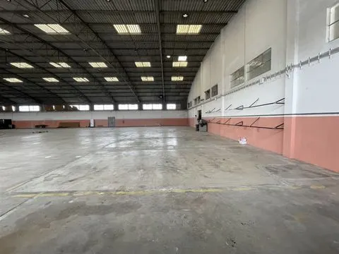 arrenda 500m2 ZI Castelo Branco