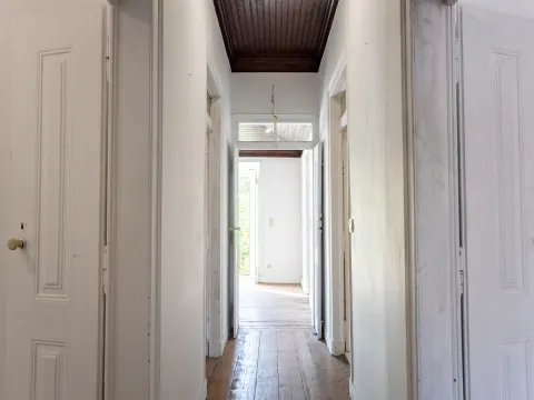 Moradia histórica T6 com piscina e anexo – centro de Salvaterra de Magos