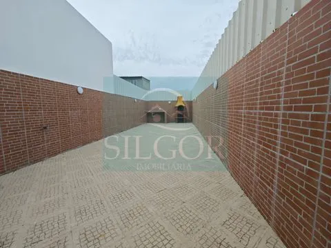 Moradia em Banda T1+1