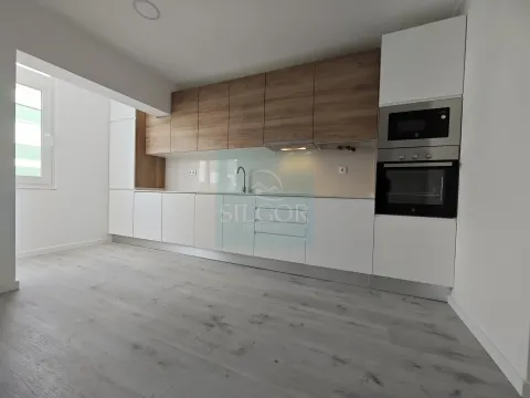 APARTAMENTO T1 C/QUINTAL A ESTREAR