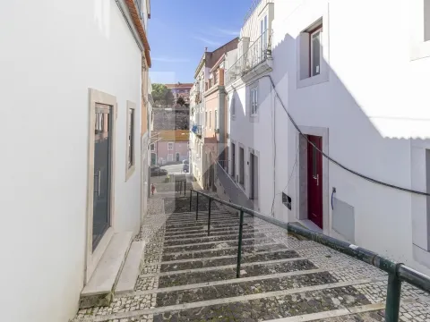 T1 luminoso com terraço em Alcântara - conforto, conveniência e vida de bairro