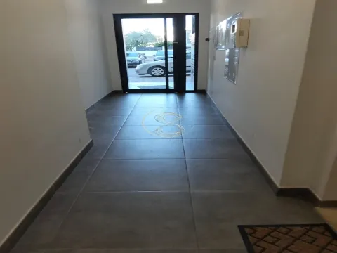 Apartamento T4 na Urbanização do Fojo -Portimão com apenas 2 anos de uso, 3WC, s/ garagem