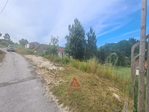 Quintinha c/ Frente para o Rio Lena