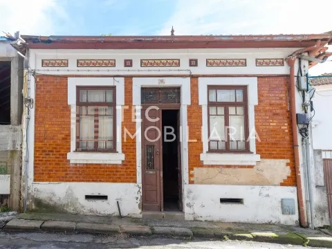 Moradia no Centro Histórico de Leça da Palmeira inserida num lote com 300m2