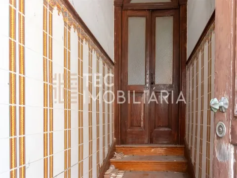 Moradia no Centro Histórico de Leça da Palmeira inserida num lote com 300m2