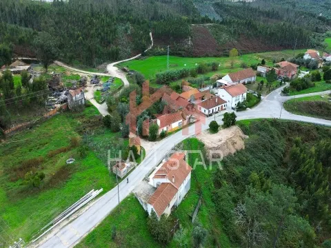 House for Restoration / Well and Fruit Trees / Valongo