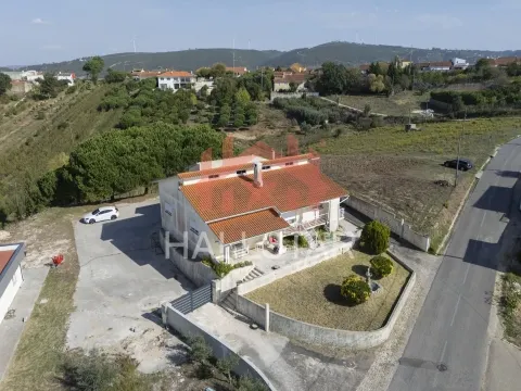 Vrijstaand huis 4 kamerwoning + 2