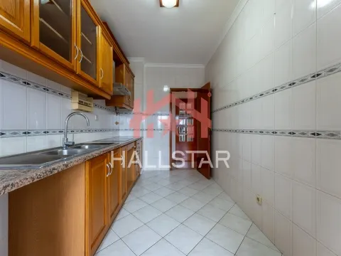 3-Bedroom Duplex Apartment / For Rent / Enclosed Garage / Azoia