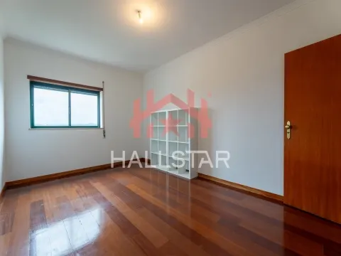 3-Bedroom Duplex Apartment / For Rent / Enclosed Garage / Azoia