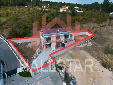 Moradia T4+1 / 2 Suites / Parceiros