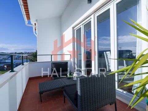 Apartamento T3 / Cozinha Equipada e Terraço / Nazaré