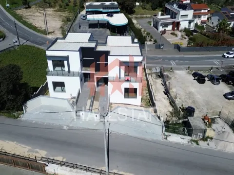 Semi-detached house with 3+1 bedrooms / Santa Catarina da Serra