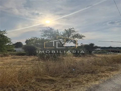 Terreno com viabilidade de construção na Vila de Santar