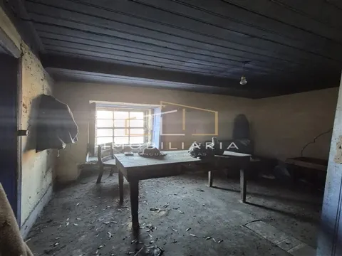 Casa Rústica em pedra e madeira