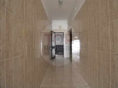 Apartamento T3 Remodelado na Primeira Linha de Mar – Quarteira