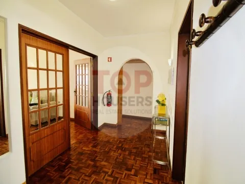 Viva o privilégio de estar na 1ª linha de Mar em Quarteira!