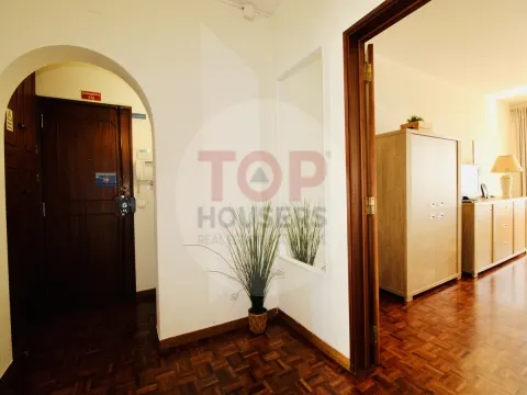 Viva o privilégio de estar na 1ª linha de Mar em Quarteira!