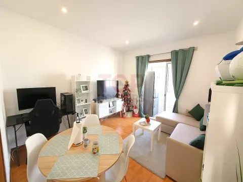 Apartamento T2 Renovado com Terraço em Olhão (sem elevador) – Pronto a Habitar