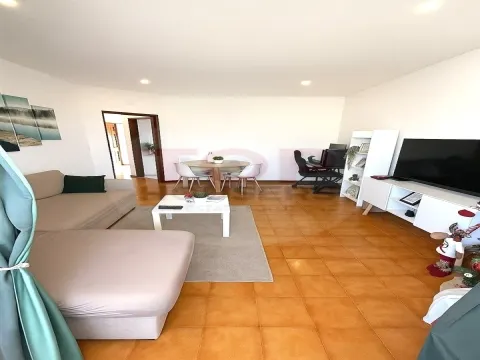 Apartamento T2 Renovado com Terraço em Olhão (sem elevador) – Pronto a Habitar