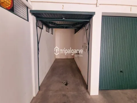Garagem fechada à venda na Galé – Albufeira