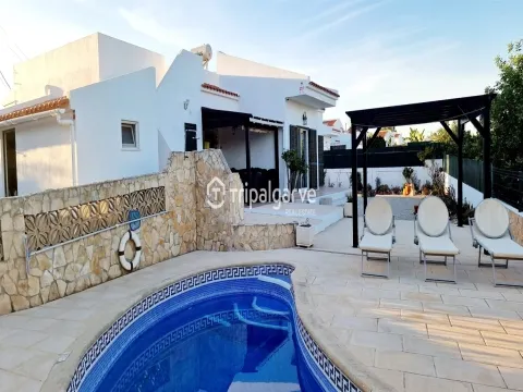 Single storey house T3+1 with T1 independent, Pool and Countryside View – Guia, Algarve