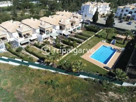 Villa 2+2 chambres avec piscine située à Caliços à Albufeira