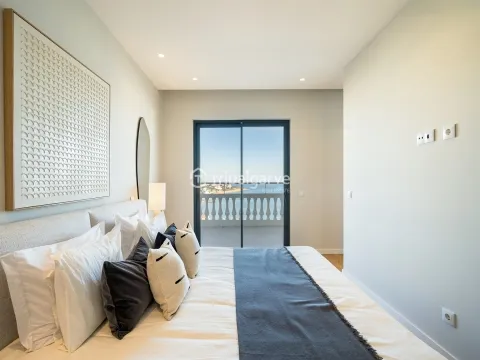 Luxuoso penthouse T4 com vista mar unica