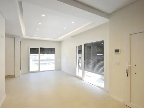 Moradia isolada T3, nova, com garagem, localizada no Pinhal General, Fernão Ferro, Seixal