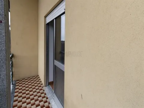 Andar Moradia T3 para Arrendamento - Moure de Madalena