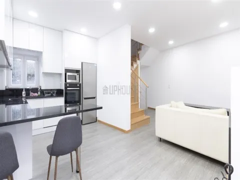 Moradia T3 Geminada Totalmente Reconstruída - Gumiei, Ribafeita