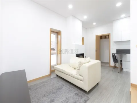 Moradia T3 Geminada Totalmente Reconstruída - Gumiei, Ribafeita