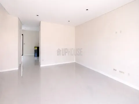 Moradia em Banda T3+1 Nova - Campo