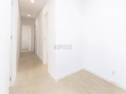Apartamento T3 com Garagem, Totalmente Remodelado - Abraveses