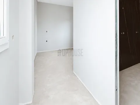 Andar Moradia T1 com Logradouro em Remodelação - A 2 Minutos do Centro