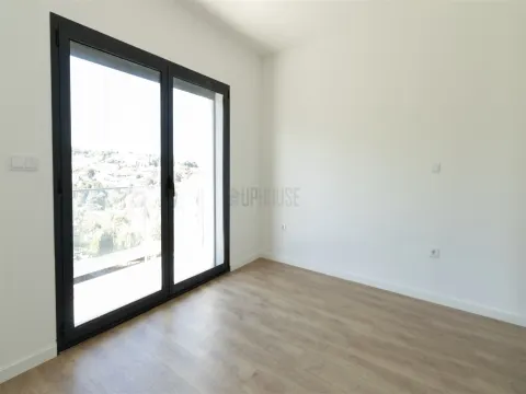 Apartamento T1 NOVO, Junto ao Centro de Viseu