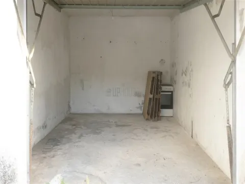 Apartamento T3 Remodelado com Garagem Fechada