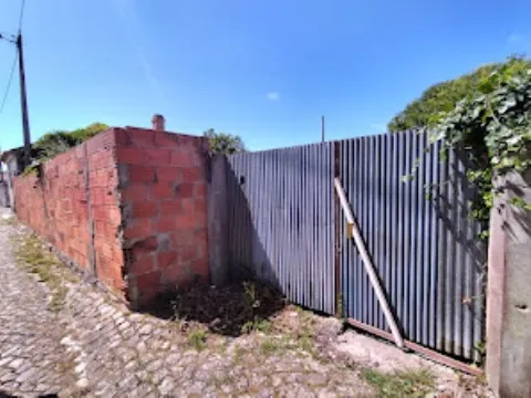Moradia / Terreno / Vieira de Leiria / Marinha Grande