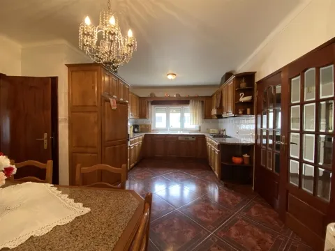 Moradia T5 / Ribeira de Baixo / Porto de Mós