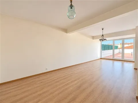 Apartamento T4 / Renovado / Terraço / Varandas / Marrazes / Leiria