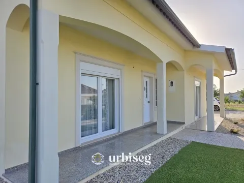 A CASA - REFÚGIO DA BALEIA