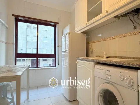 ARRENDA-SE T1K – ABADIAS | FIADOR E COMPROVATIVOS OBRIGATÓRIOS