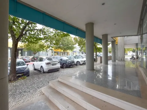 Geschäft in Torres Novas für Handel/Dienstleistungen, bedient von 1 W/C.