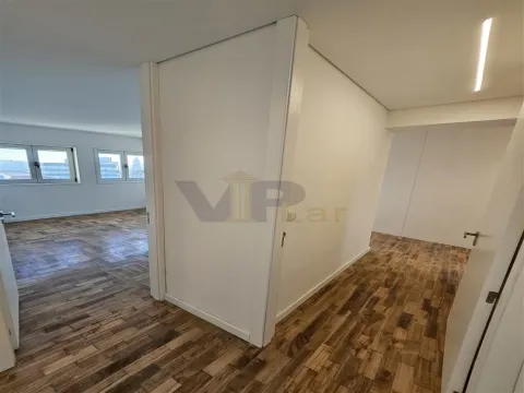 T4 Totalmente Renovado - Centro do Porto (Aliados / Bolhão)
