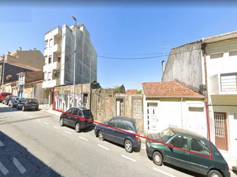 Land 1500m from H. S. João - Located 4 minutes from Hospital de S. João and 350m from Porto