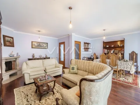 Maison dans village 4 Chambre(s)