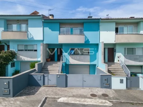 Maison dans village 4 Chambre(s)